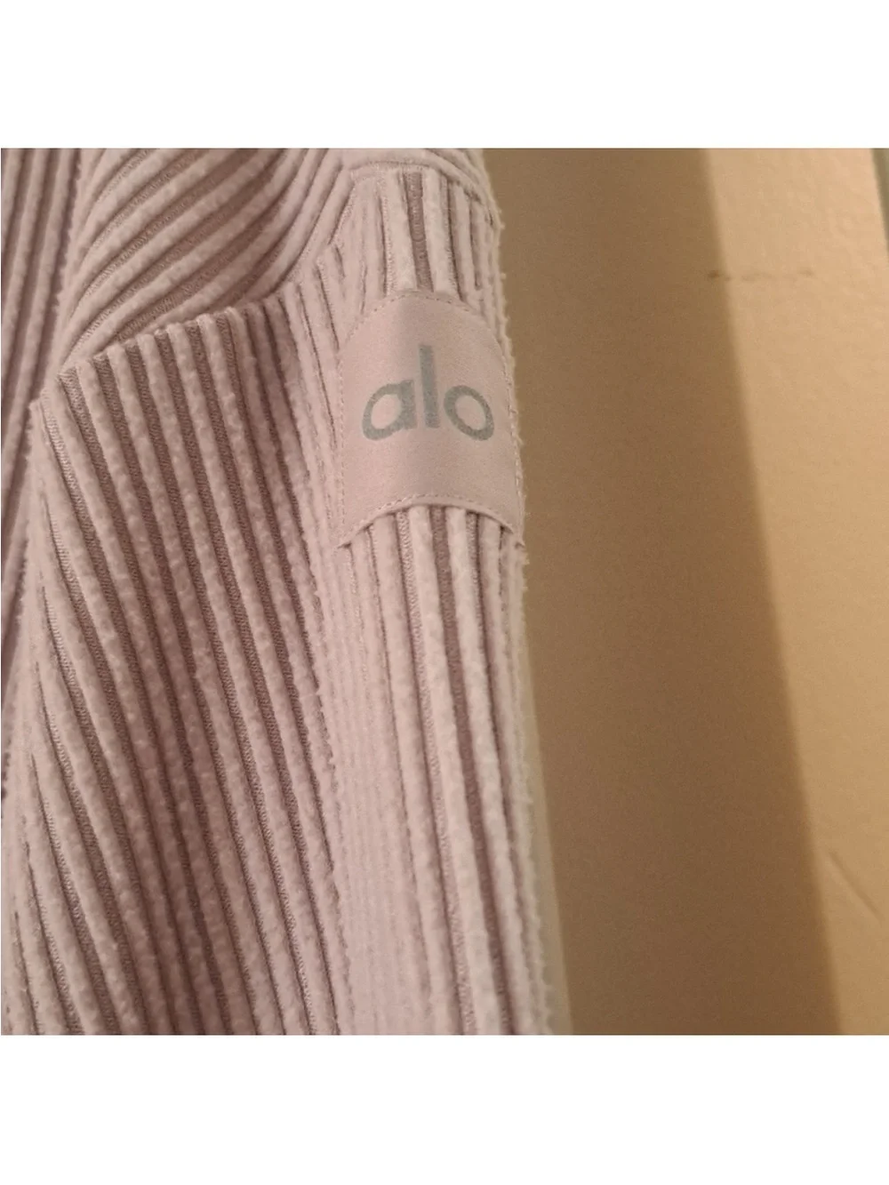 ALO Yoga Ribbed Lounge Top in Light Taupe